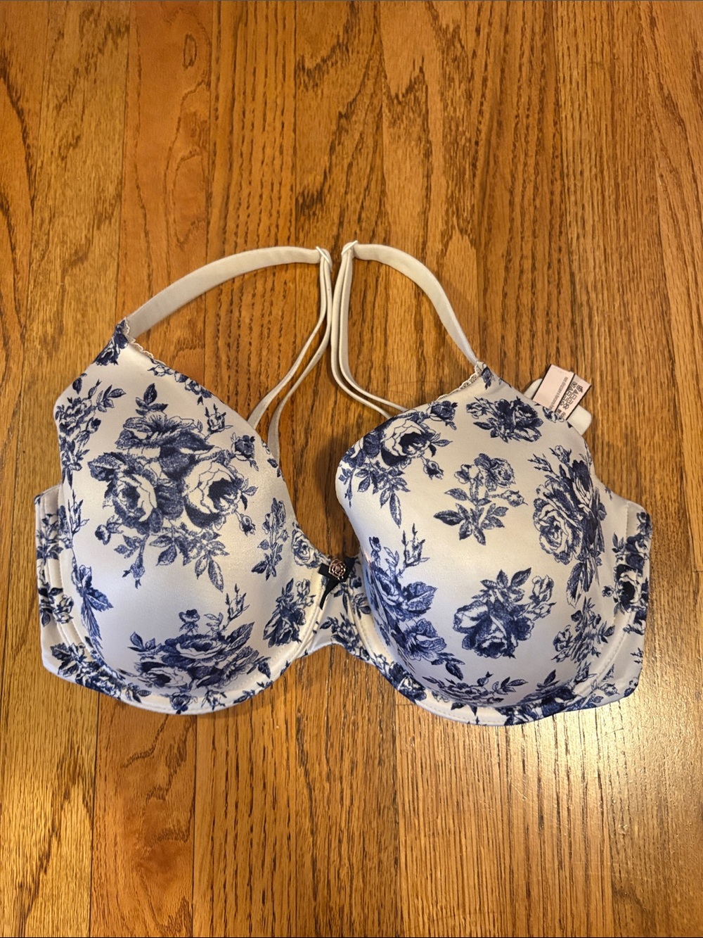 Body by Victoria lined perfect coverage bra size 34DD in white with blue flowers